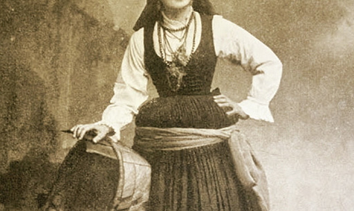 Photograph of Queen Maria Pia dressed as a fishmonger at a masked ball at the Palacio da Ajuda on February 16, 1865